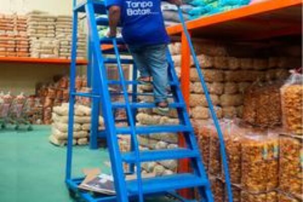 tangga gudang (1)